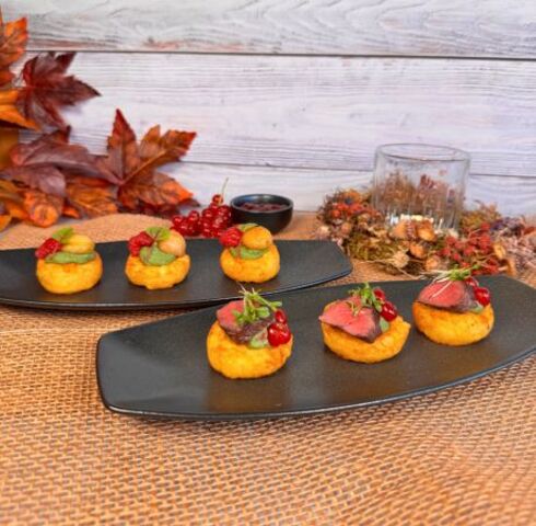 Tartellette di Rösti 11er ripiene di crema di castagne, spinaci e filetto di capriolo Image