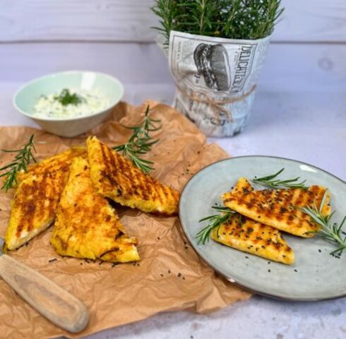Rösti alla feta tostati con miele e semi di sesamo nero Image