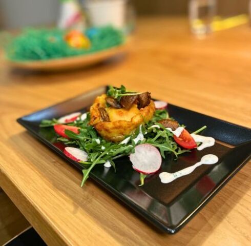 11er Speck Rösti als Osterkörbchen mit Ei, Champignon und Käse Image