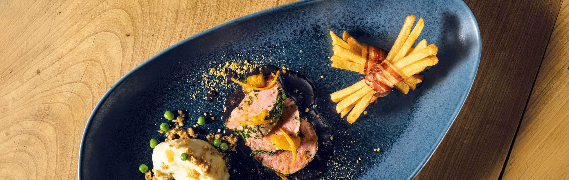 Pommes im Speckmantel, mit sous vide gegartem Kalbsfilet und Selleriepüree