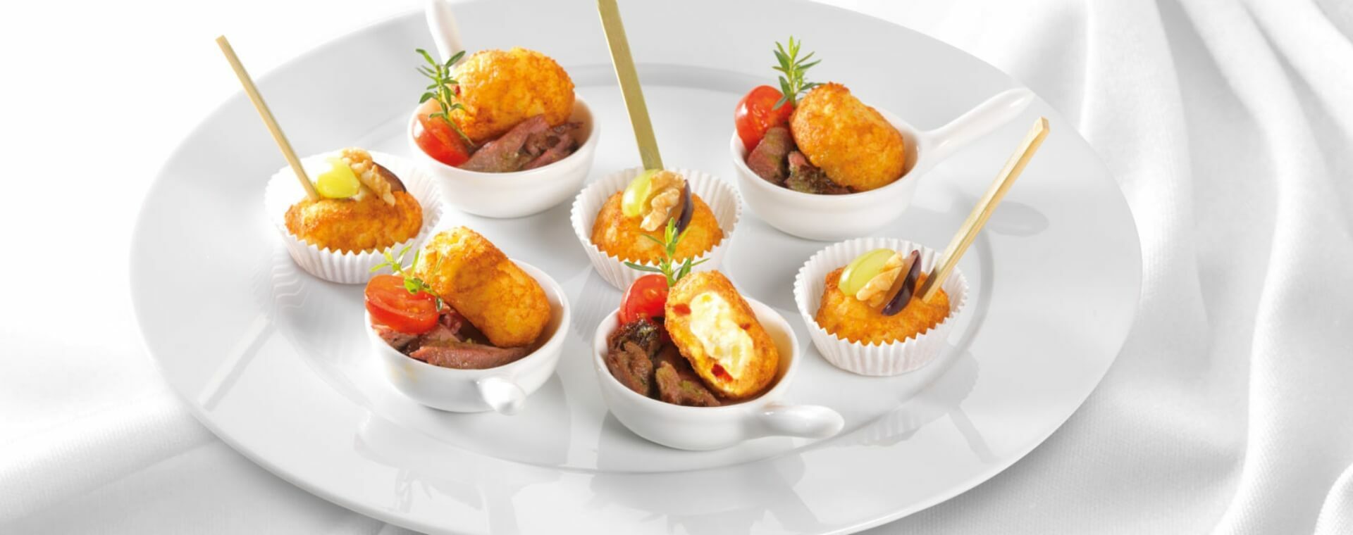 11er Rösti-Bergkäse Schmankerl mit Weintrauben und Walnüssen Fingerfood