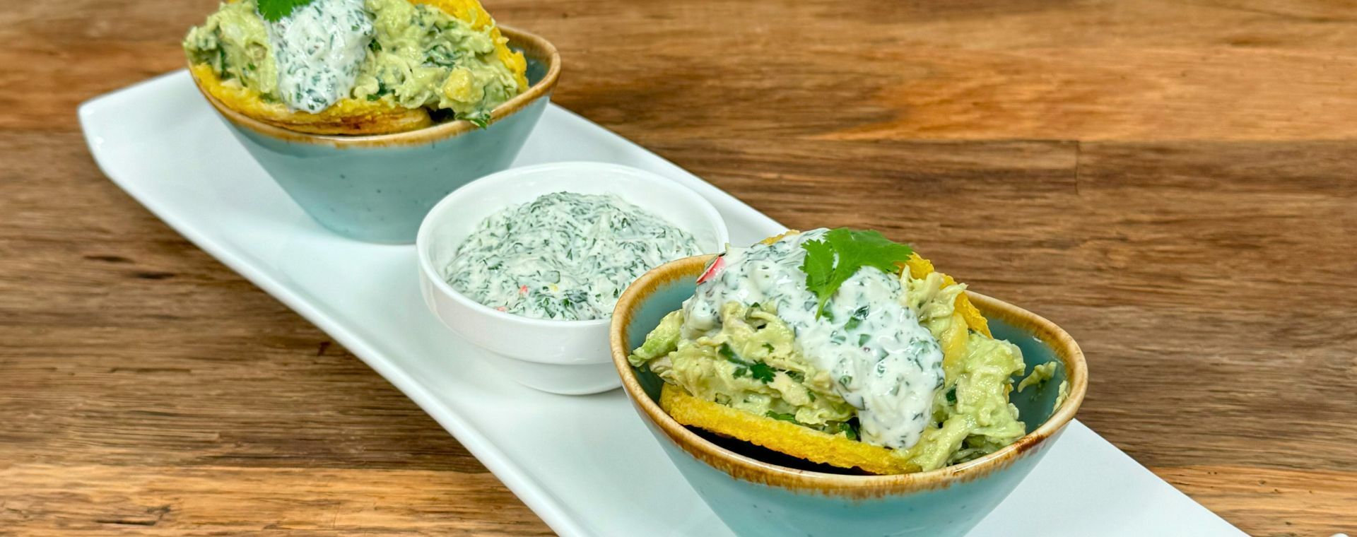 11er Polentini als Arepas mit Hühnchen und Avocadocreme