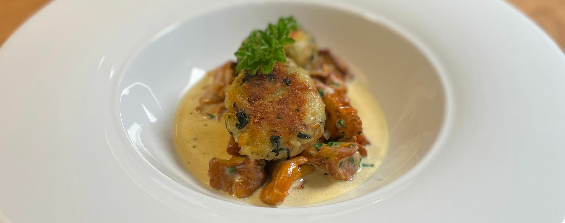 Eierschwammerl-Ragout mit Rösti-Kasknödel
