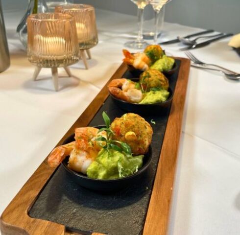 1er Gemüse-Kartoffel Snack mit Knoblauch-Garnelen & Avocado-Creme Image