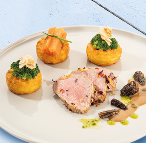 11er Rösti Tartelettes with Veal Fillet and Morel Cream Sauce Image