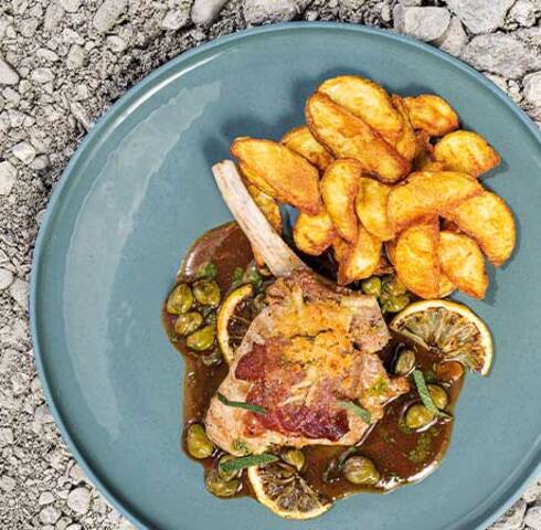Potato wedges with veal cutlet au gratin and lemon caper sauce Image