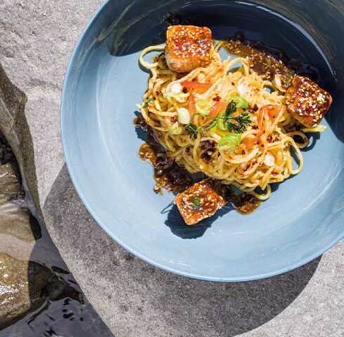 Asian-style potato spaghetti aglio e olio with teriyaki salmon Image