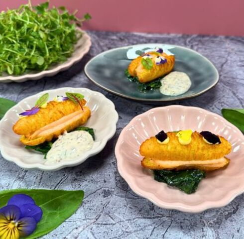 11er Knusper Kroketten Eclair mit Lachs auf Babyspinat Image