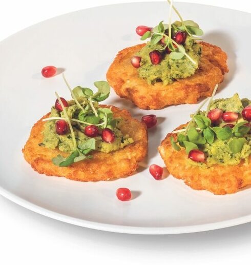 11er Knusper Rösti&nbsp;| mit Bärlauch-Hummus-Topping, Granatapfelkernen und Kresse Image
