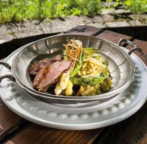 Asparagus Röstisotto with veal cheeks cooked sous vide and asparagus crisps Image