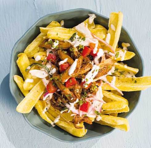 Dipper fries with pulled French horn mushrooms, coleslaw and sour cream Image