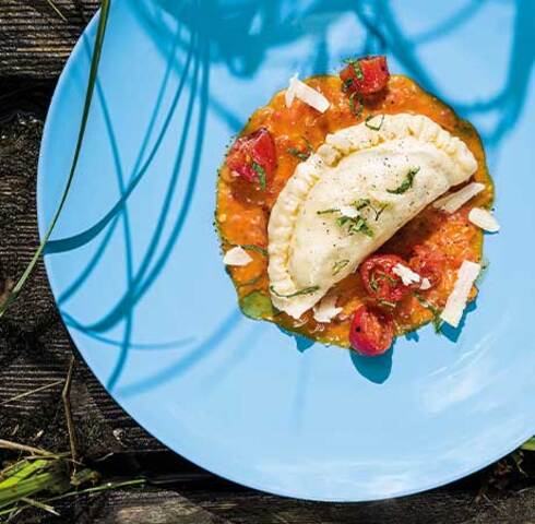 Kasnudeln with Rösti, smoked meat and curd cheese filling on melted butter tomatoes Image