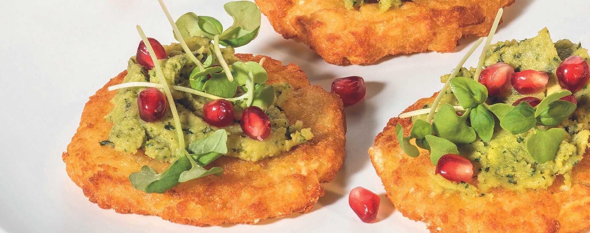 11er Knusper Rösti&nbsp;| mit Bärlauch-Hummus-Topping, Granatapfelkernen und Kresse