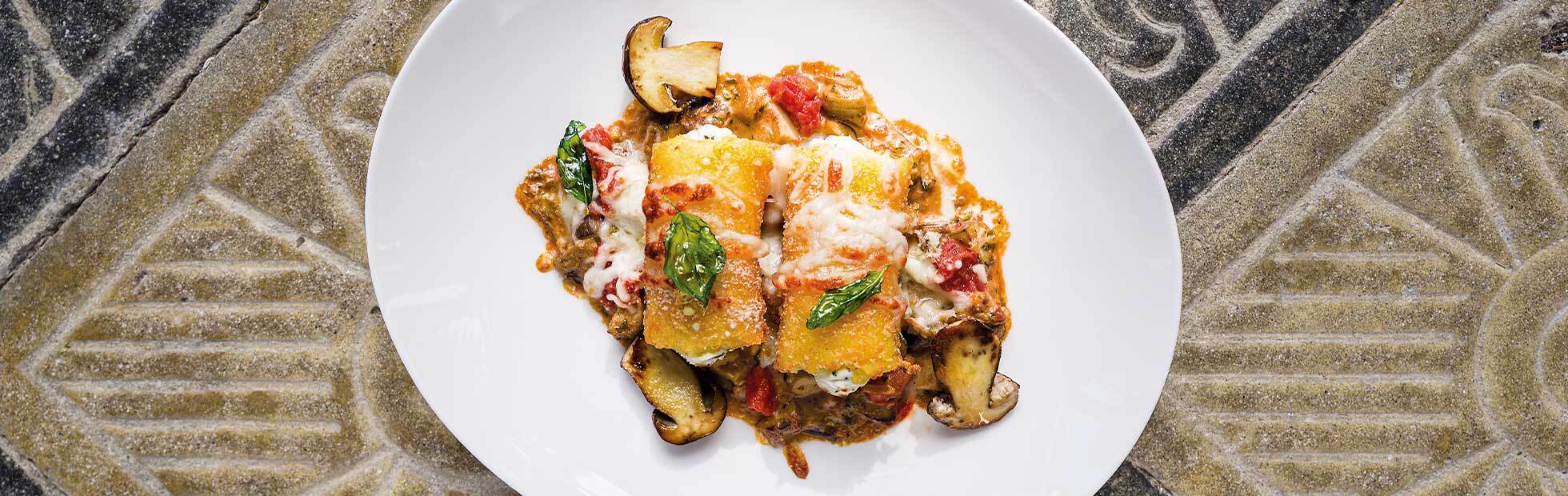 Rösti-Frischkäse-Tasche als Cannelloni auf Steinpilz-Ragout