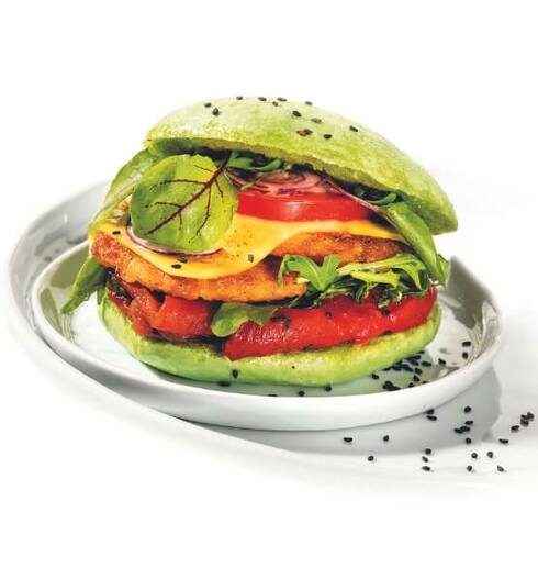11er Crispy Rosti&nbsp;|&nbsp;Green chlorella burger bread with tomato salsa Image